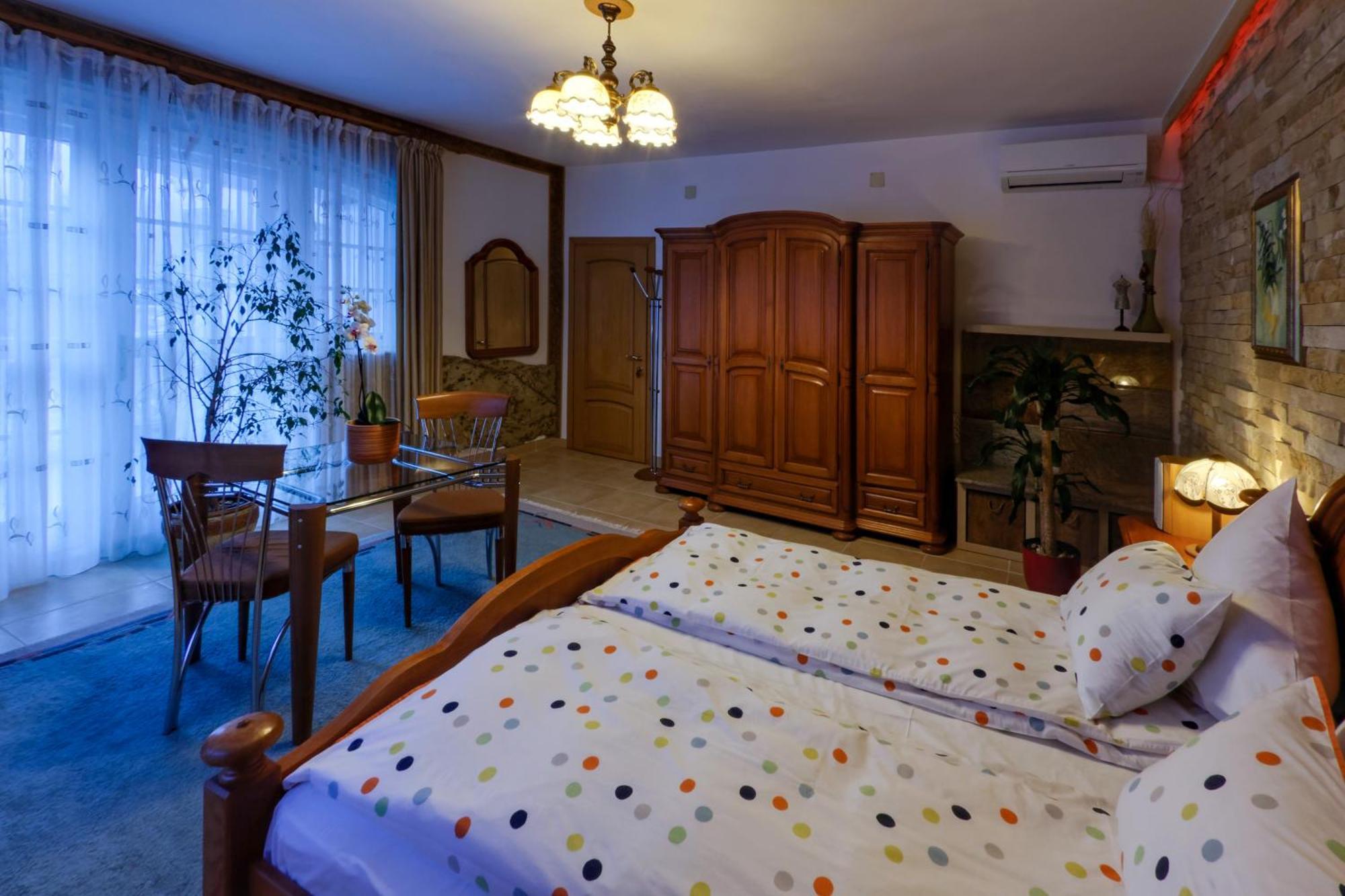 Club-Austria Residence (Adults Only) Buşteni Exterior foto