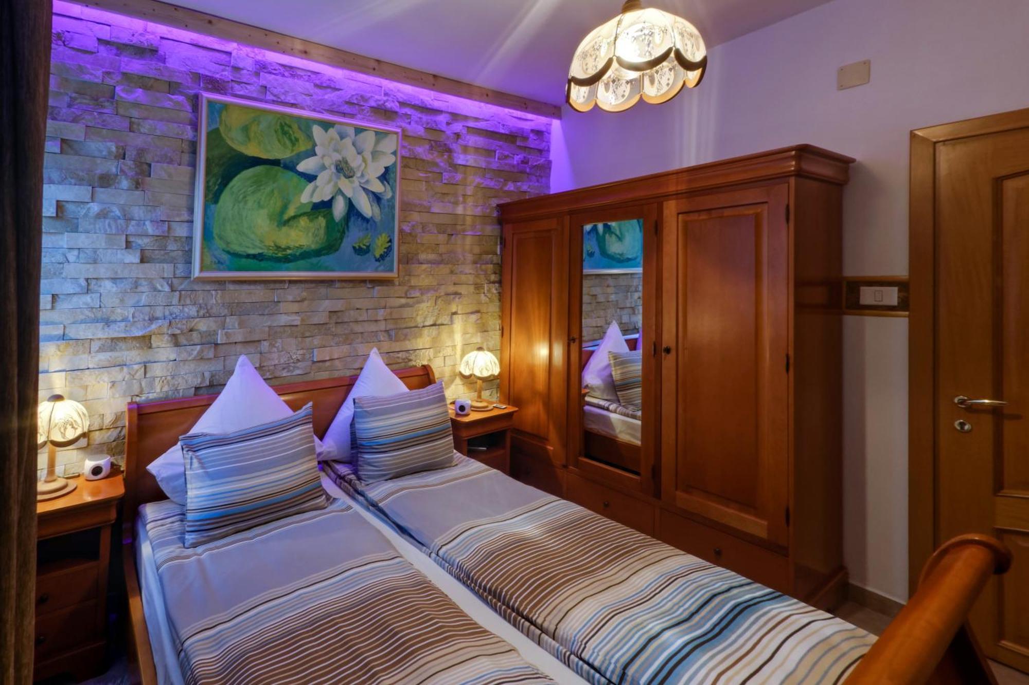 Club-Austria Residence (Adults Only) Buşteni Exterior foto