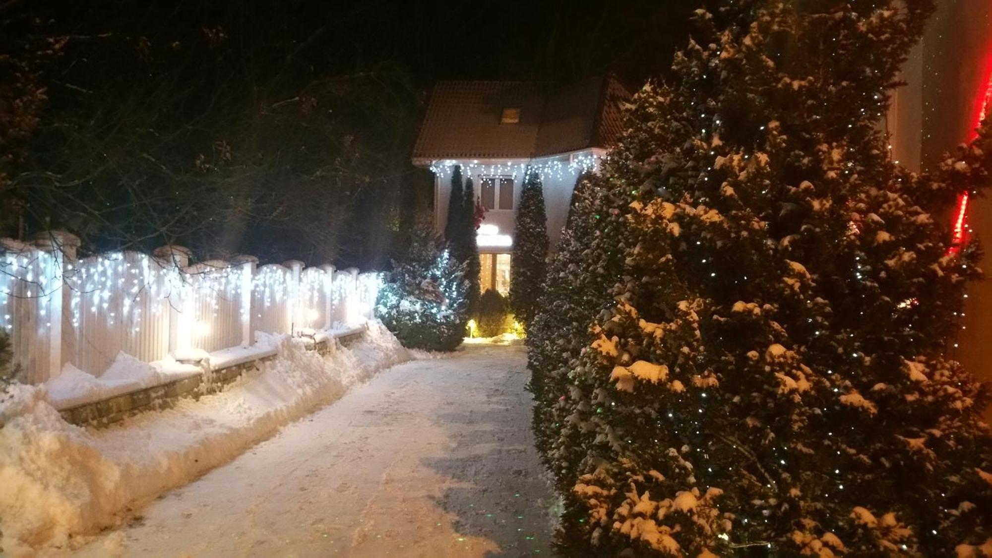 Club-Austria Residence (Adults Only) Buşteni Exterior foto